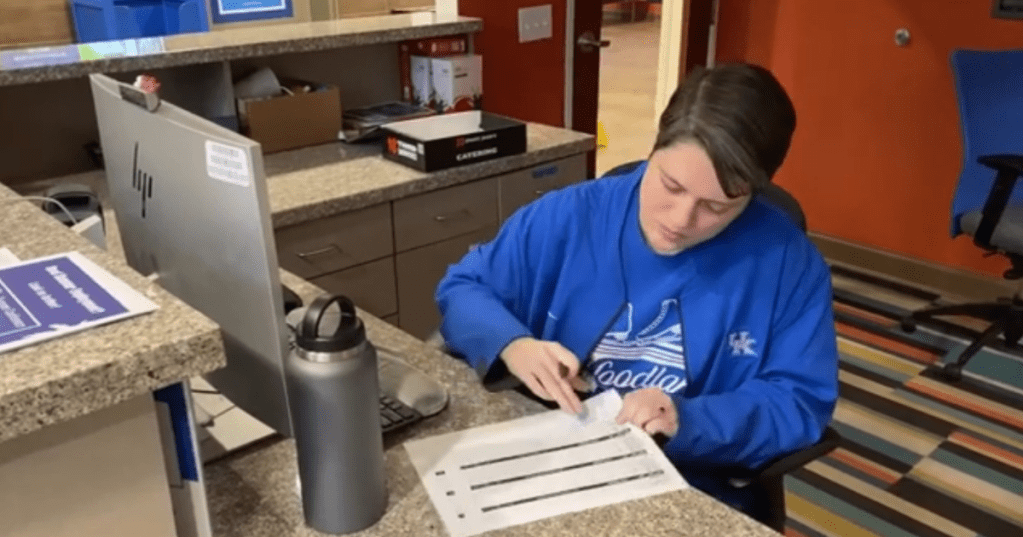 Front desk worker at Chellgren Hall on the University of Kentucky campus in Lexington, KY. April 3, 2025. Photo by Phoenix Stevens.